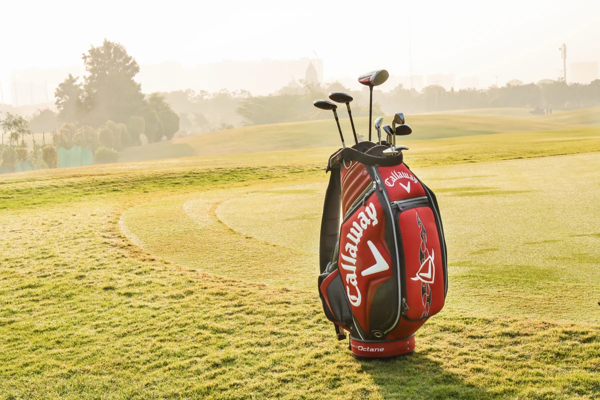 Golf bag on a course for equipment-planning context