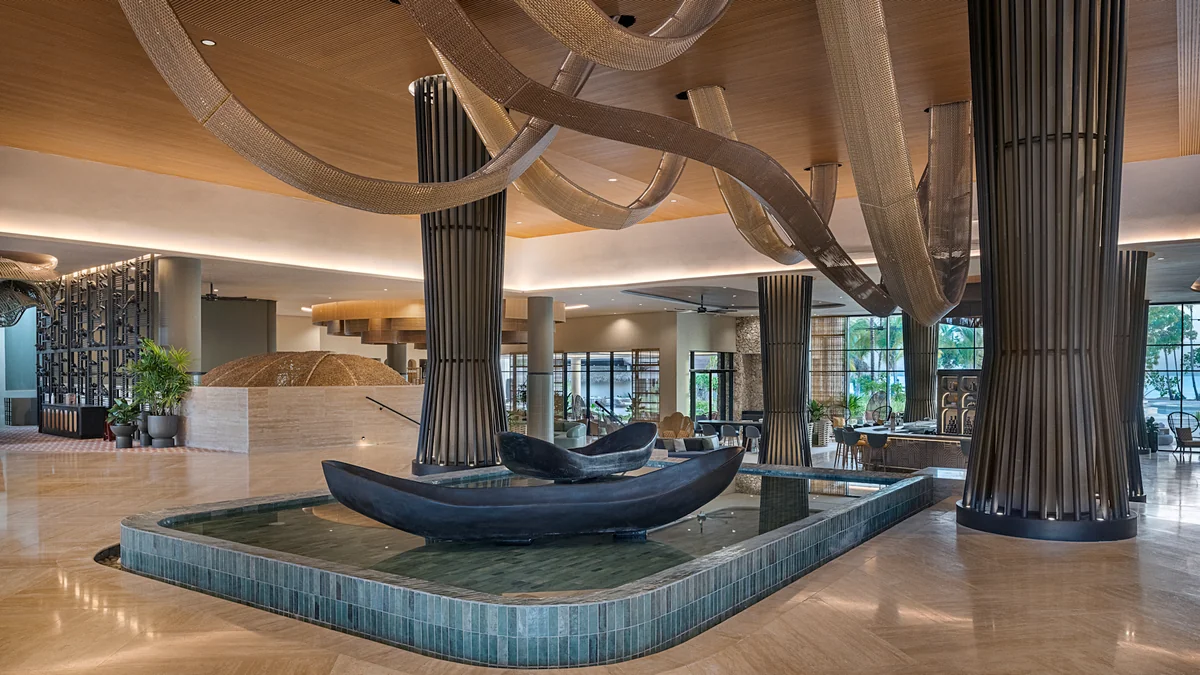 Canoe sculptures and columns in the Zemi Miches lobby
